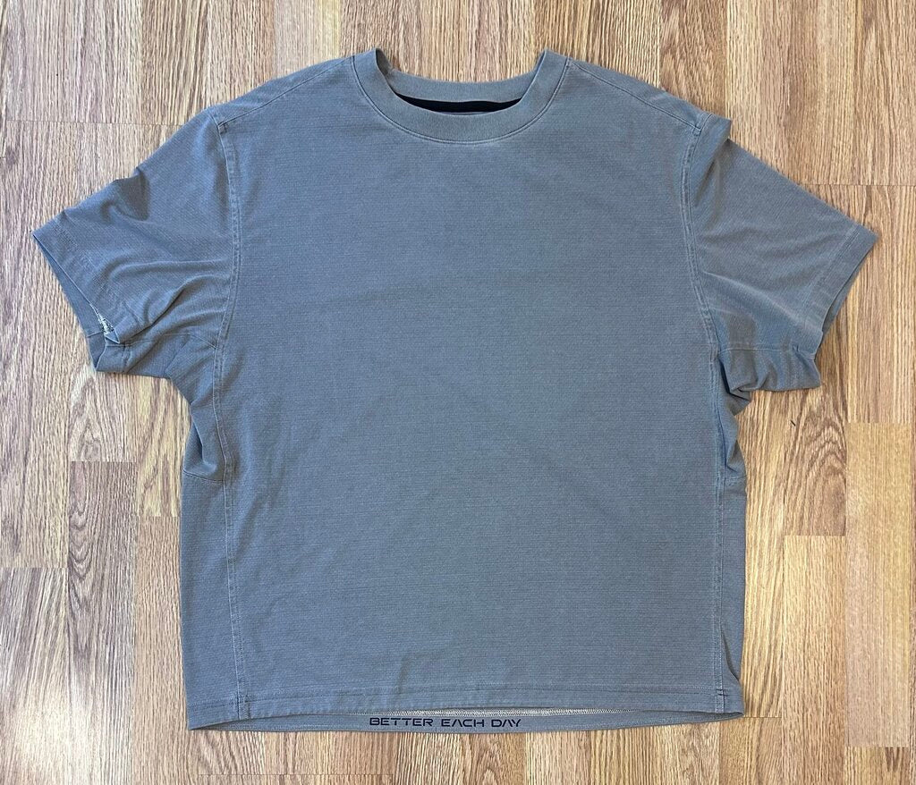 Lululemon crewneck tee (M)
