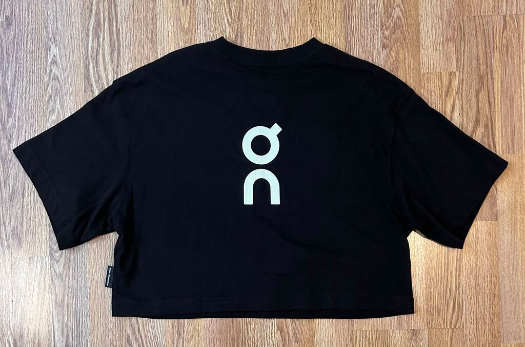 On Running logo cropped tee (S)