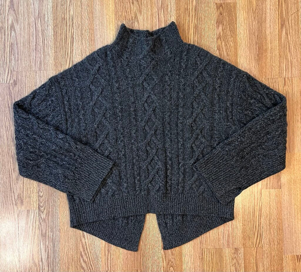 BR (Banana Rep) NWT cableknit mockneck crop pullover (M)