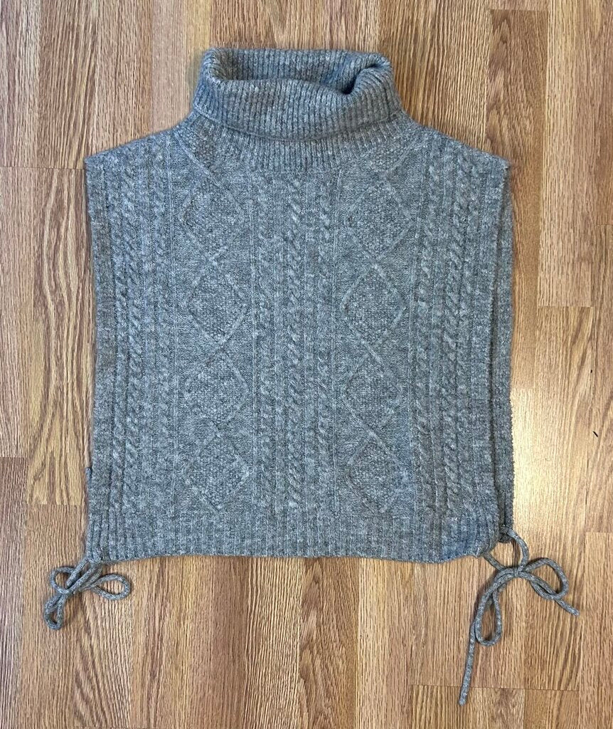 Cream cableknit cowlneck side tie sweater vest (M/L)