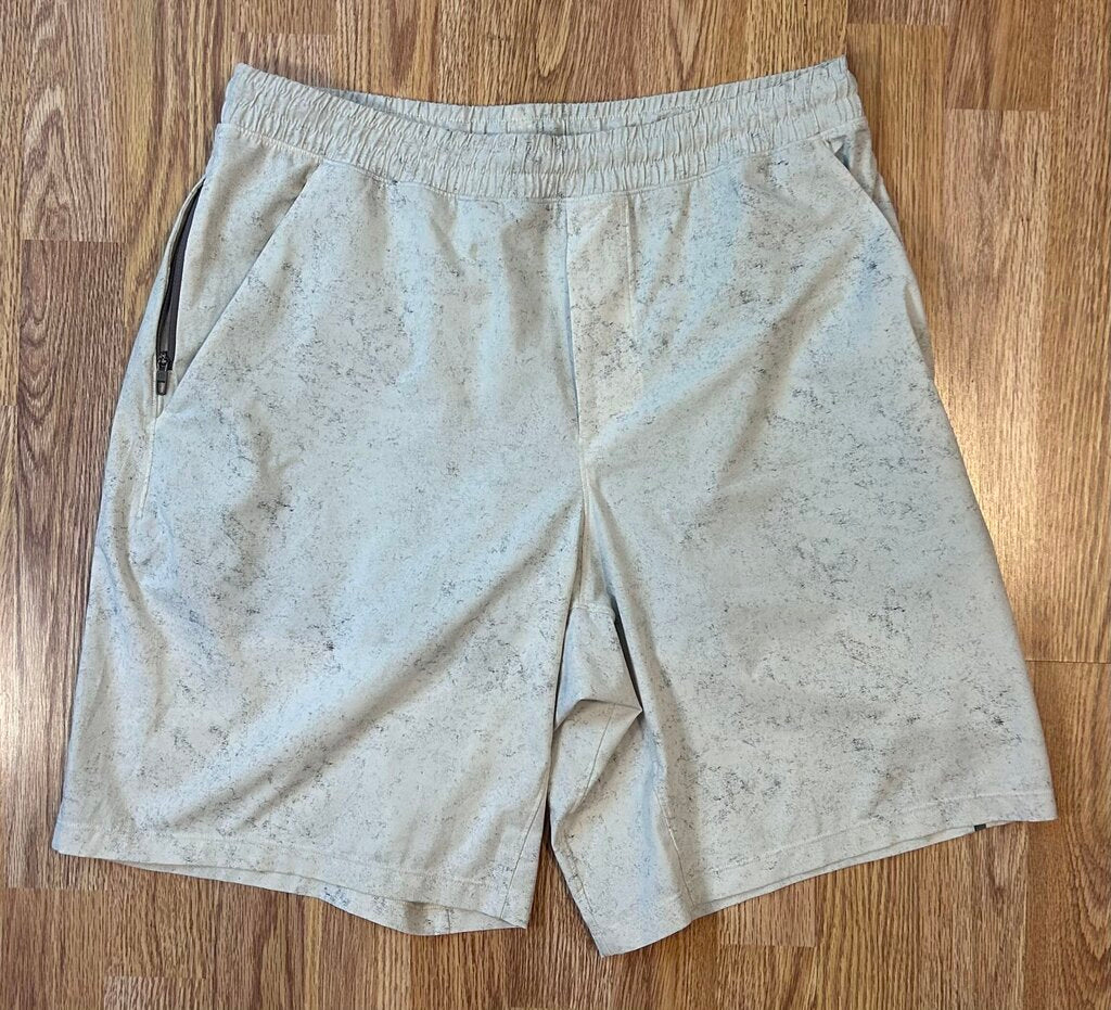 Lululemon "Pace Breaker Short" (L)