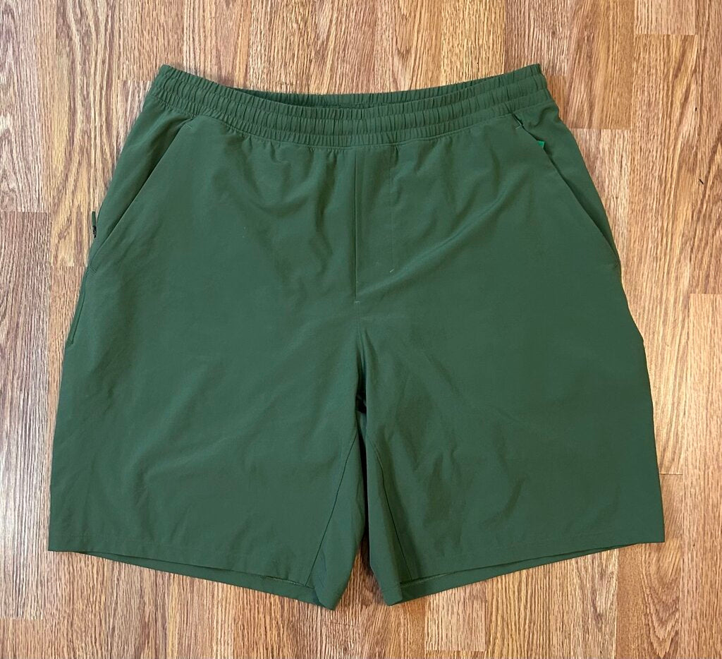 Lululemon "Pace Breaker Short" (L)