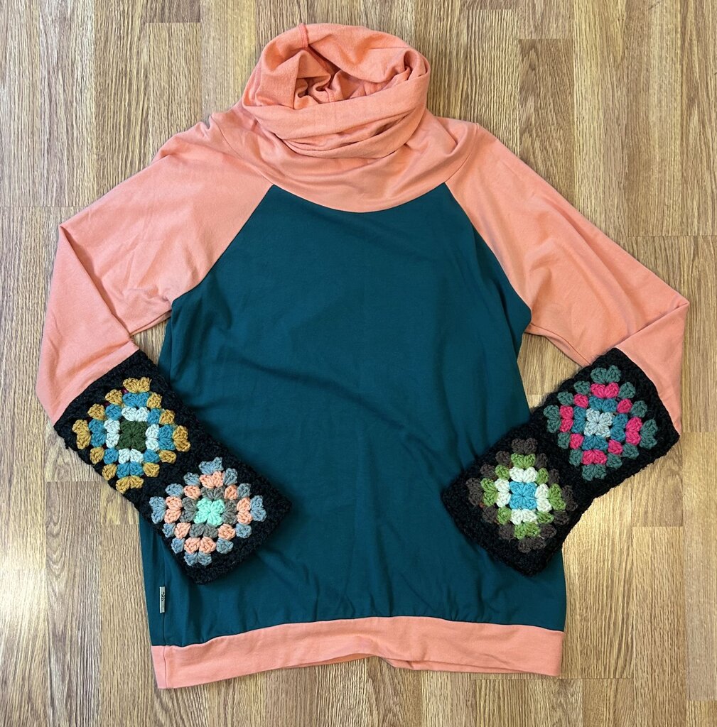 Antisewcial (local) cowl 2-tone crochet cuff tunic (L)