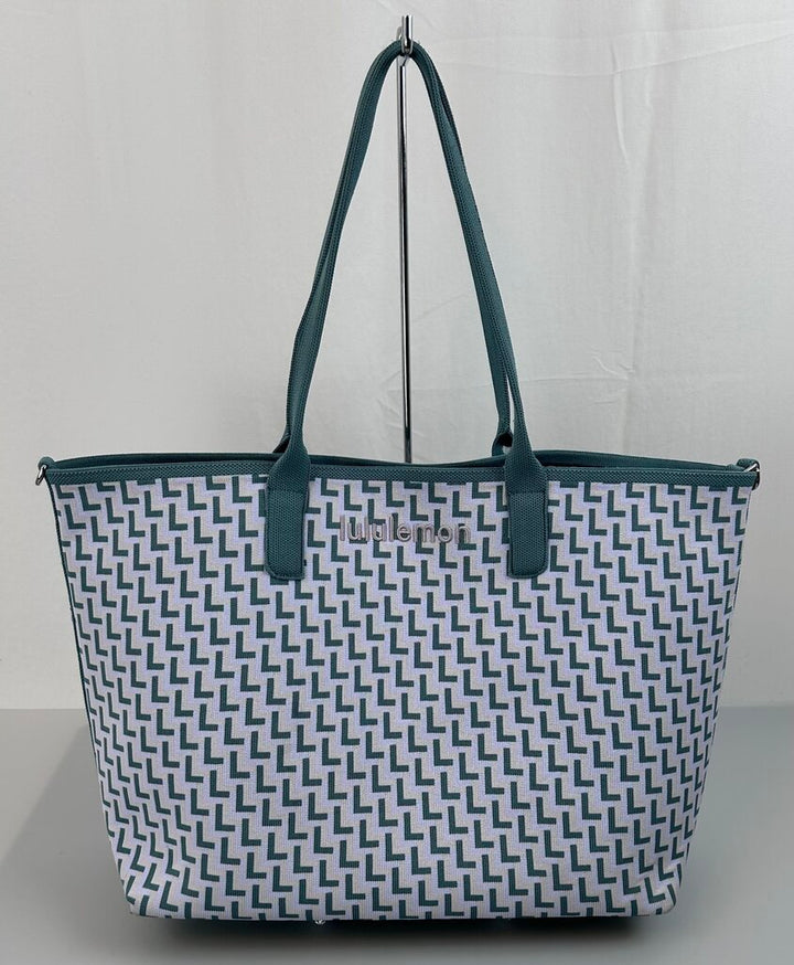 Lululemon classic knit tote with pouch