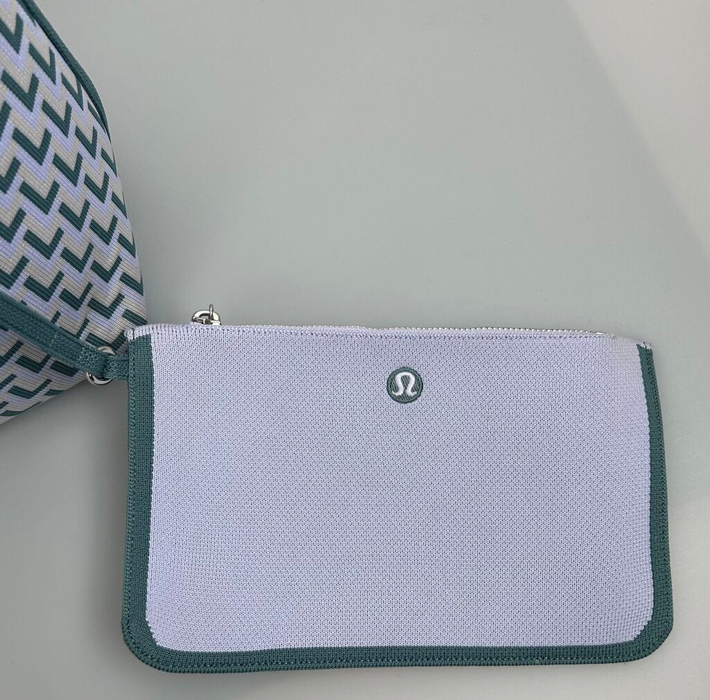 Lululemon classic knit tote with pouch