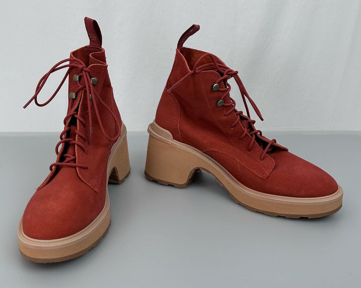 Sorel Hi Line lug sole lace-up heeled boot (size 8.5)