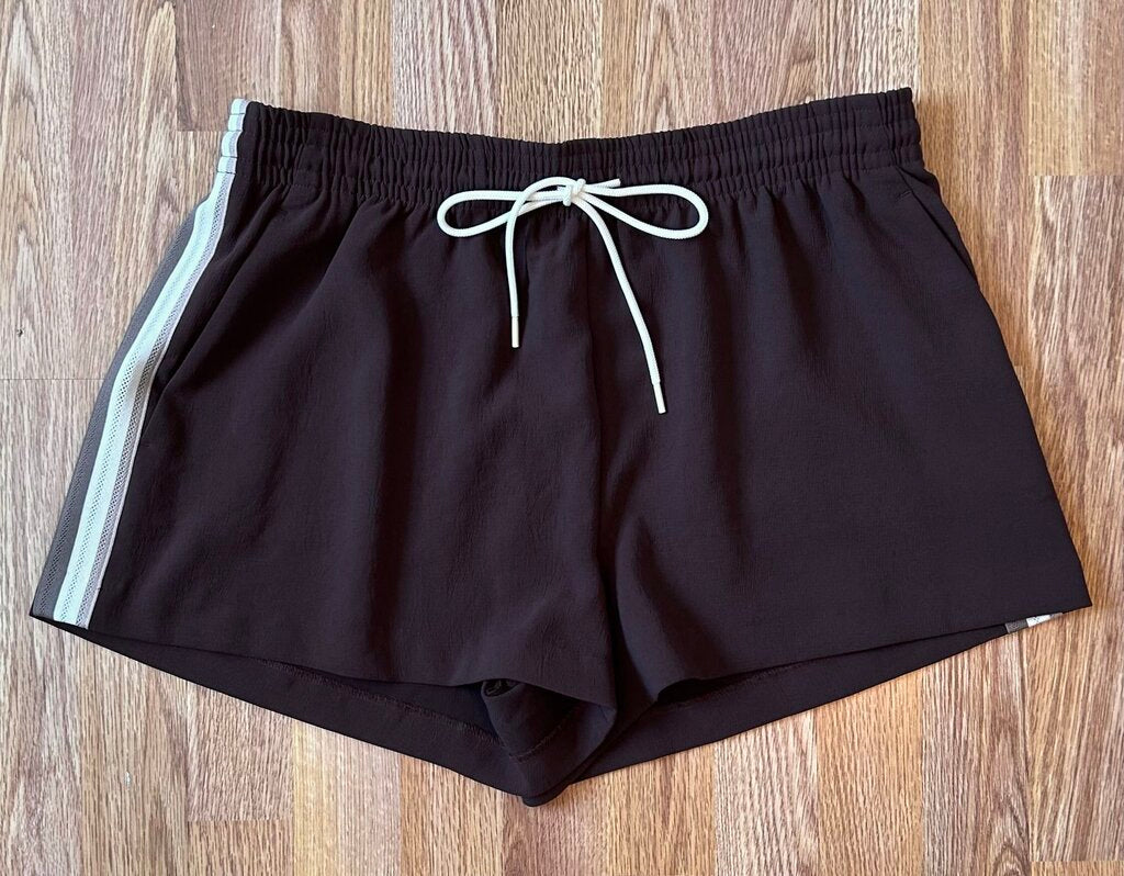 Aritzia NWT "Thesis" crepette short (L)