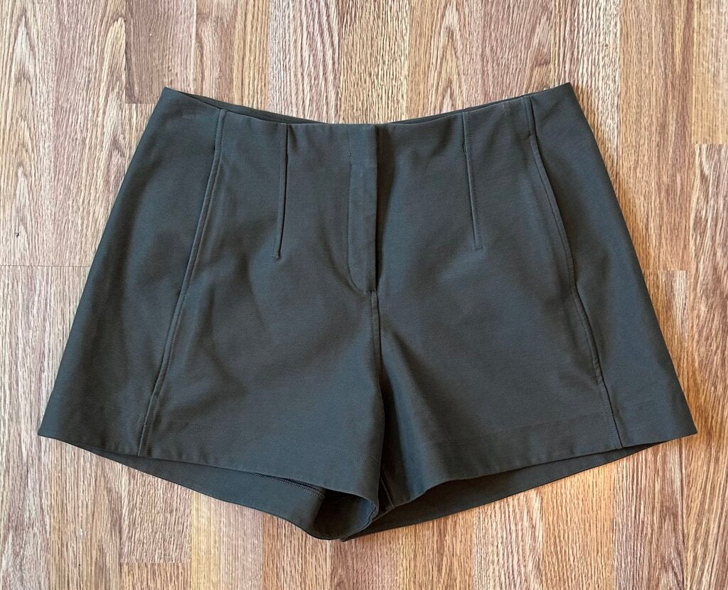 Lululemon Utilitech high rise relaxed short (size 8)