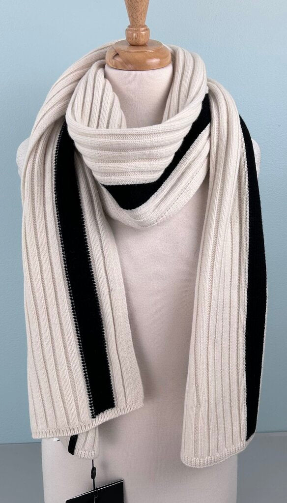 Moose Knuckles NWT "Rapid" scarf