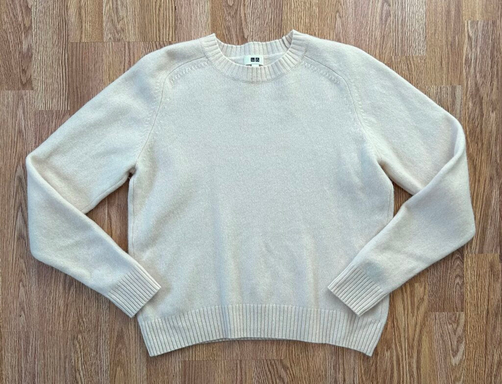 UNIQLO 100% wool crewneck sweater (M)