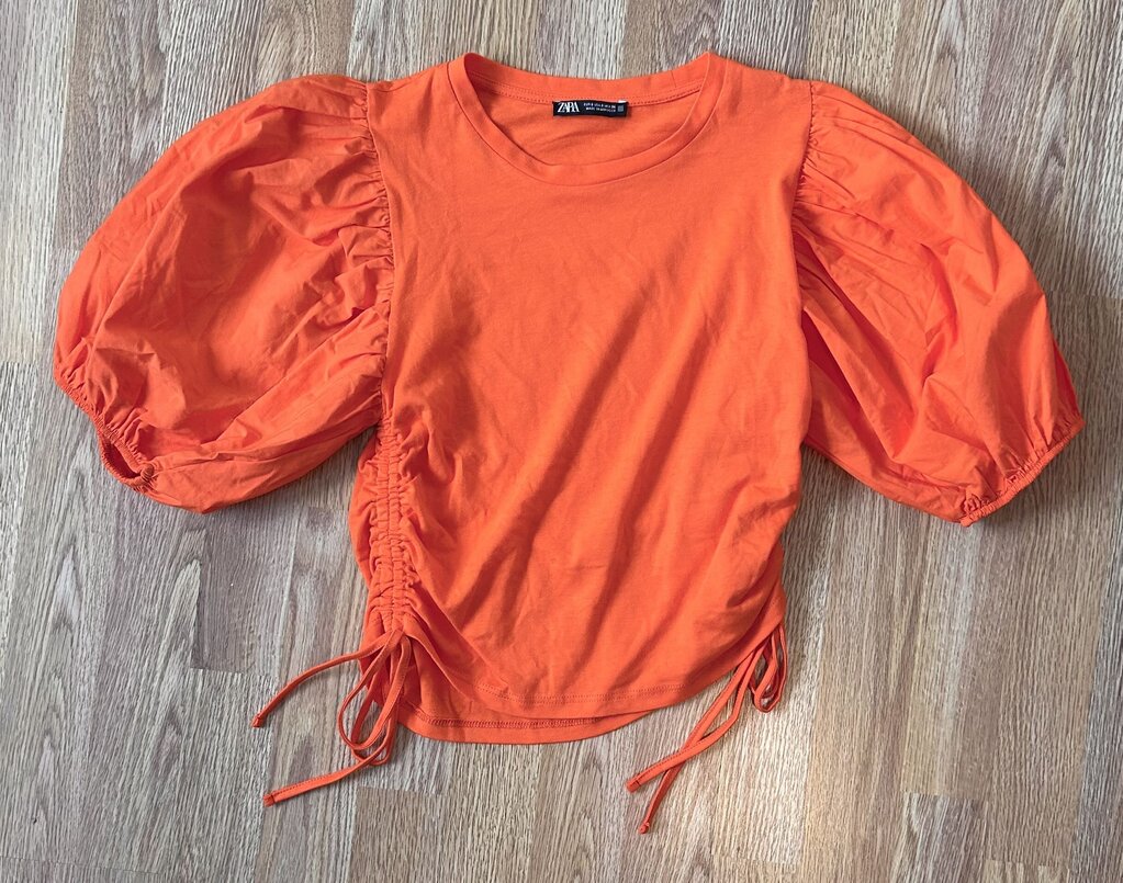 Zara puff sleeve ruched side tee (S)
