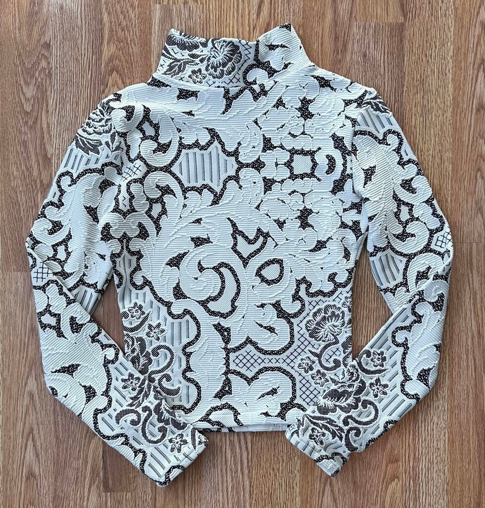 Sooley lace print mockneck cropped long sleeve (S)