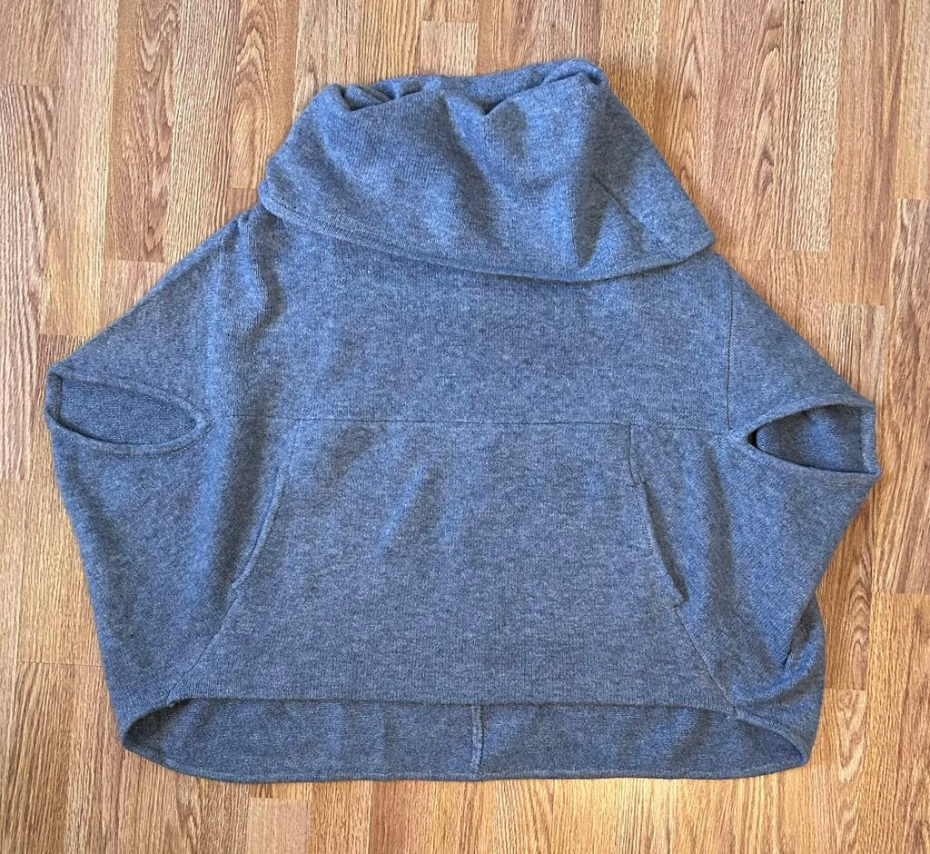 Echo Verde hooded boxy poncho style pullover (XL)