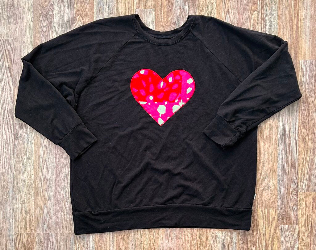 Melanie Jacqueline oversized heart patch pullover (XL)