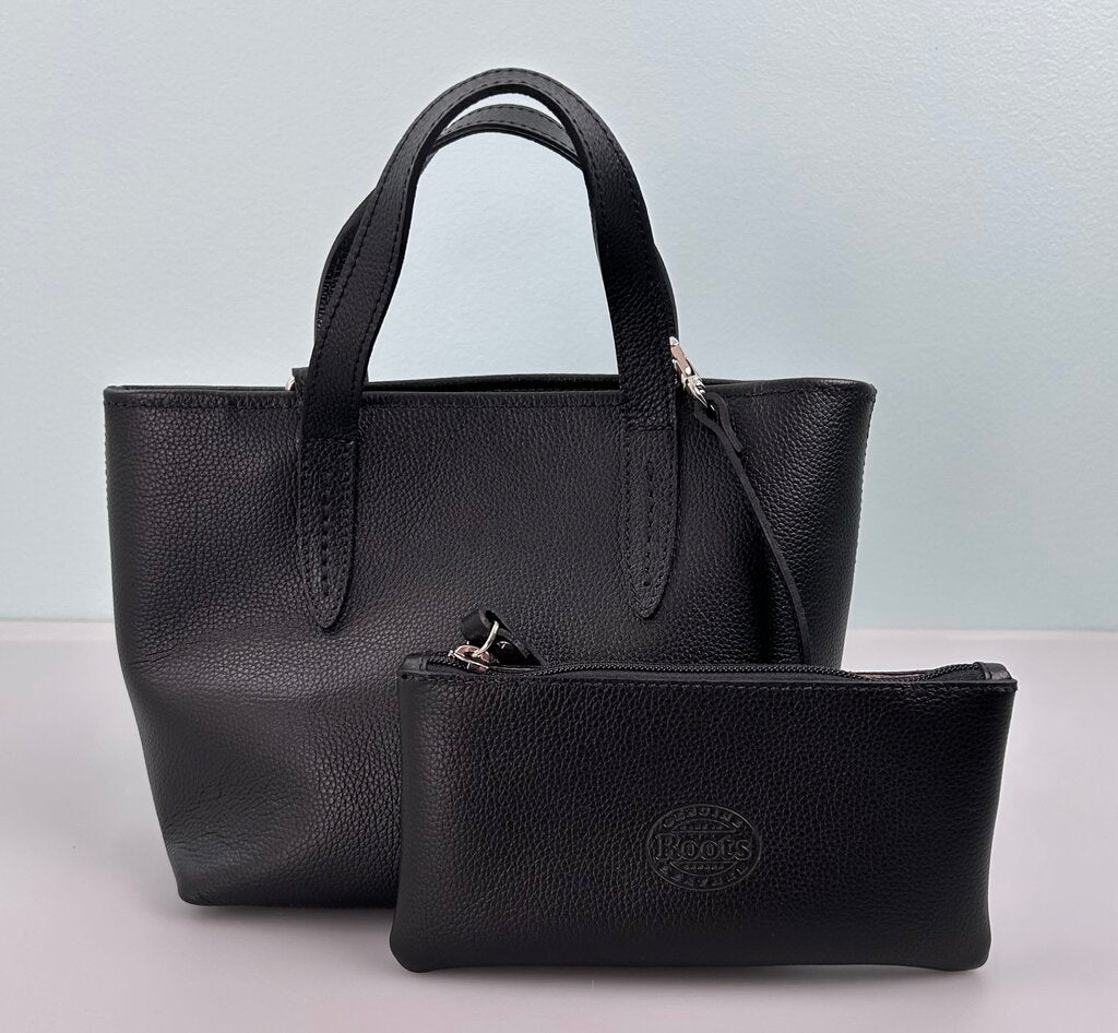 Roots NWOT Cervino leather Carryall Tote with pouch