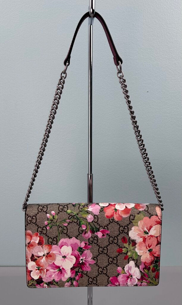 Gucci GG Supreme Bloom wallet on chain