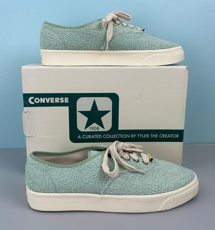Converse NWB Naut-1 fuzzy vans-style sneaker (size 11)