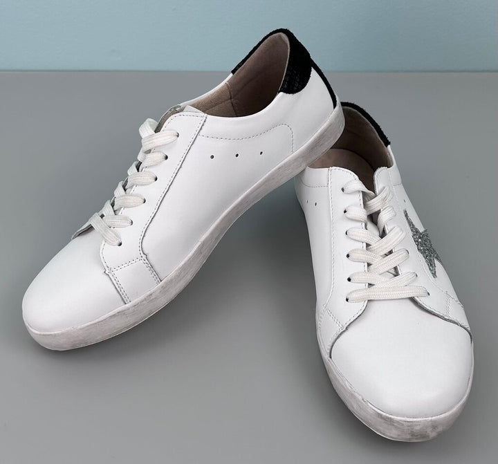 Little Empresses golden goose superstar dupe sneaker (size 10)